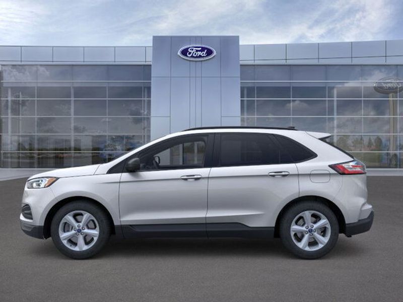 2024 Ford Edge SE photo 3