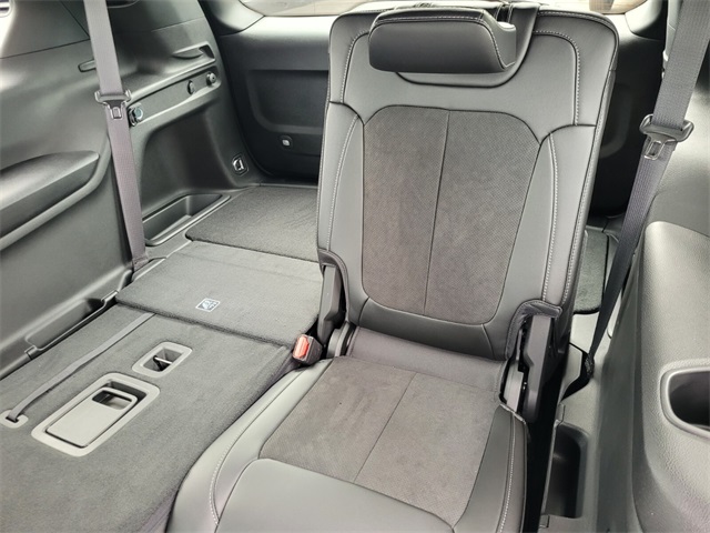 2025 Jeep Grand Cherokee Altitude photo 3