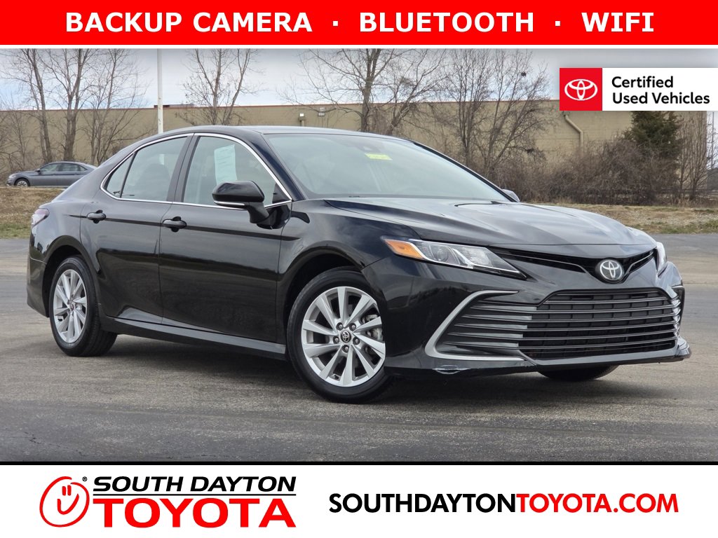 2024 Toyota Camry LE's photo