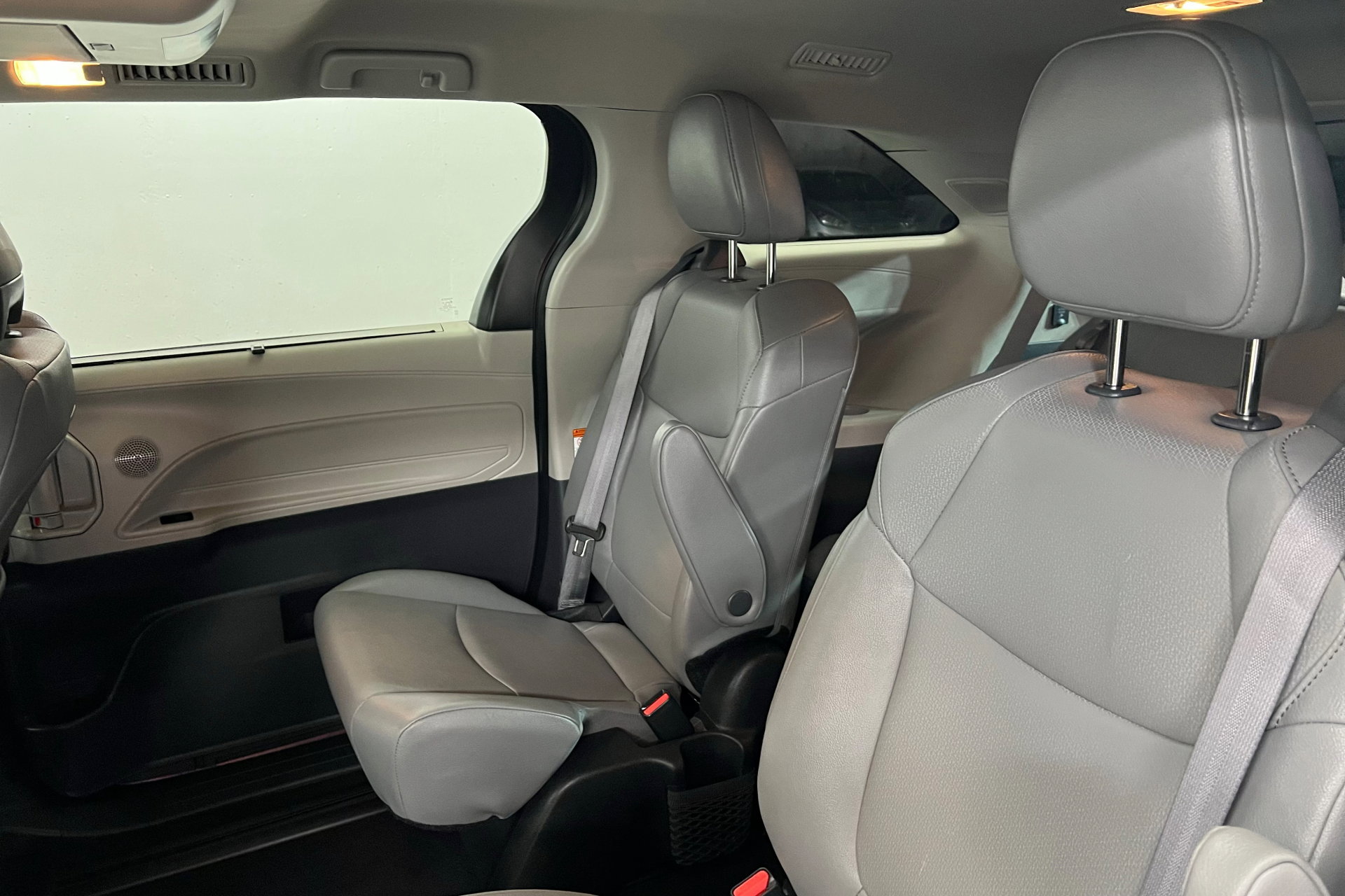 2023 Toyota Sienna XLE photo 19
