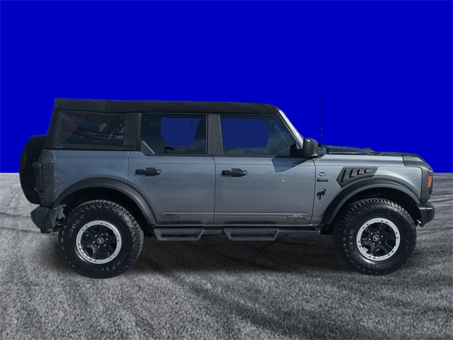 2023 Ford Bronco Black Diamond photo 2