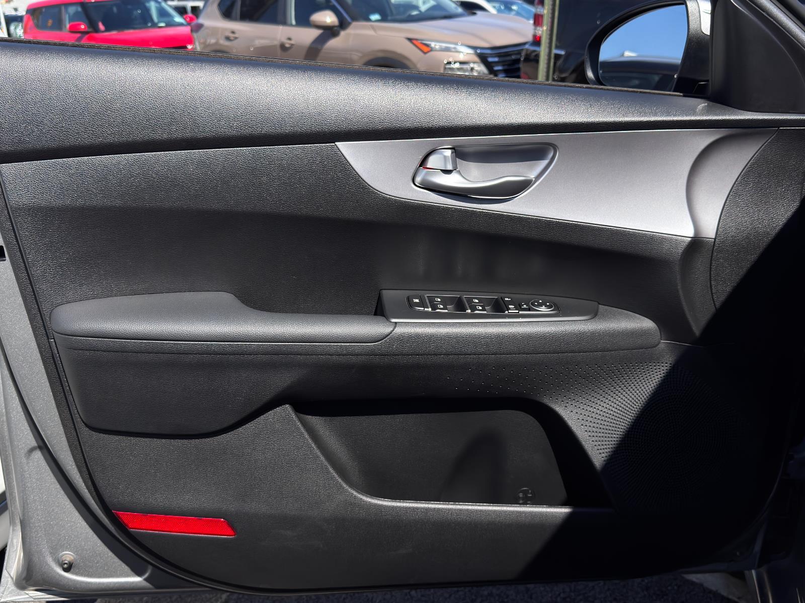 2023 Kia Forte LXS photo 11