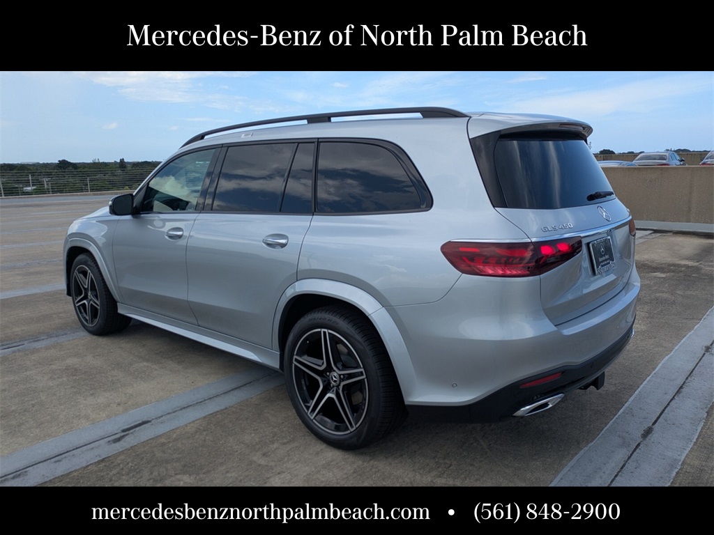 2025 Mercedes Benz GLS 450 4MATIC photo 4