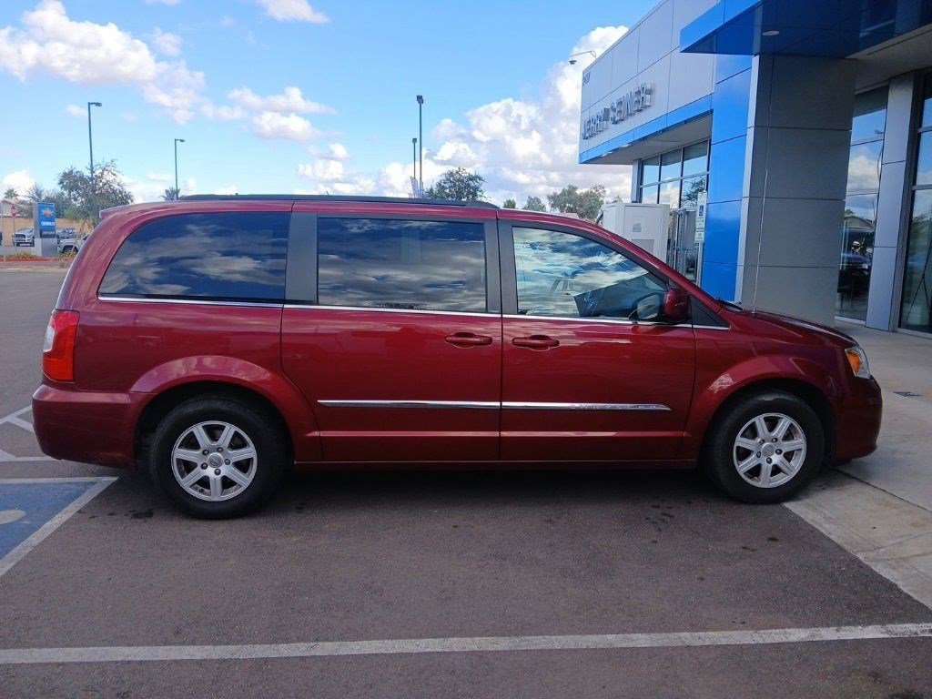 2012 Chrysler Town & Country Touring photo 3