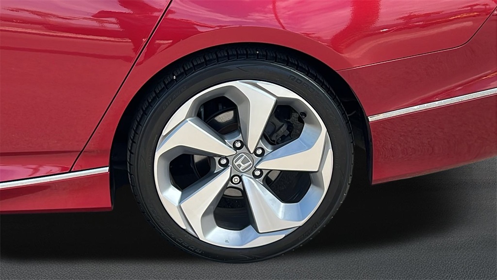 2018 Honda Accord Touring photo 4