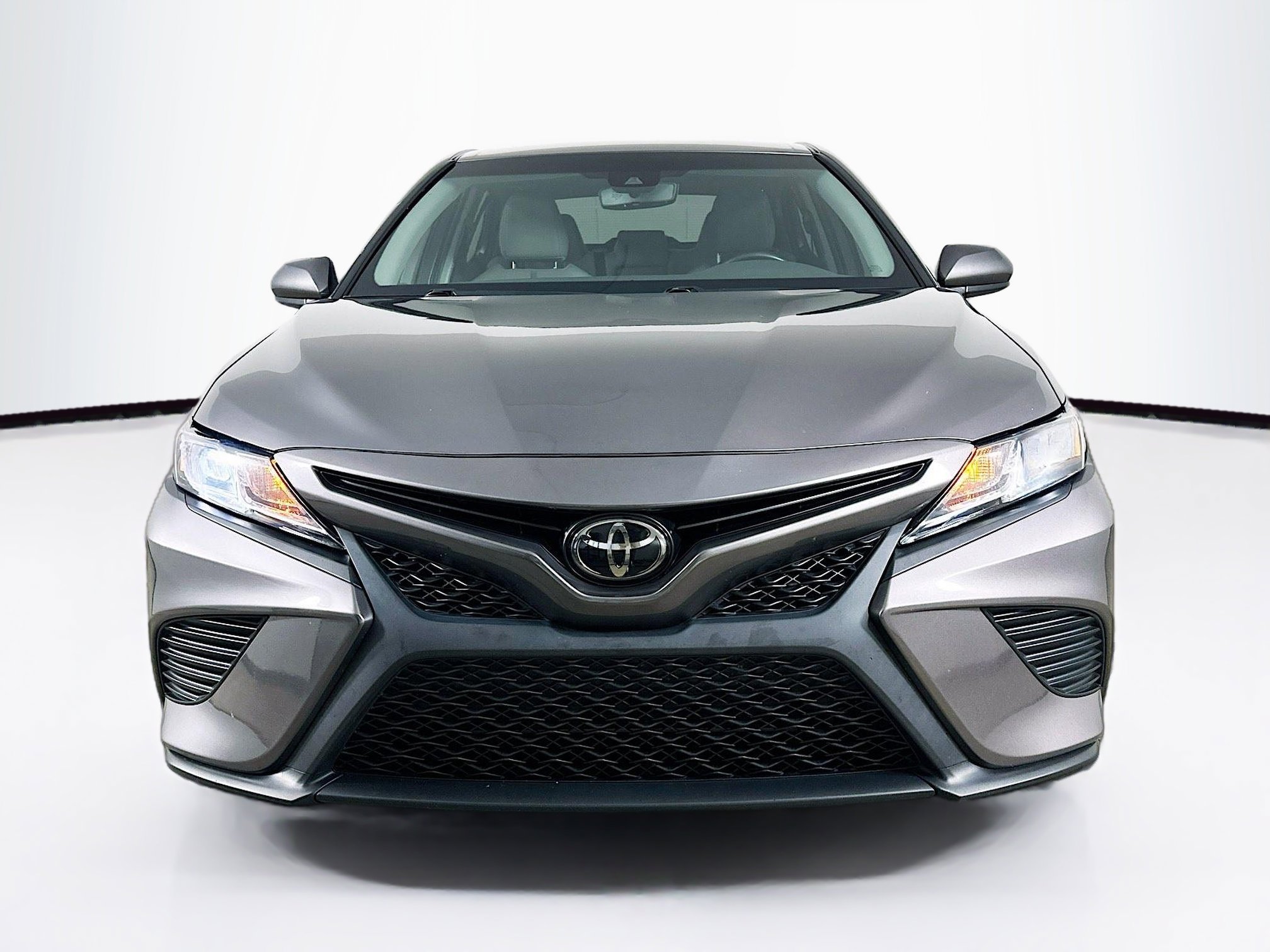 2020 Toyota Camry SE photo 2