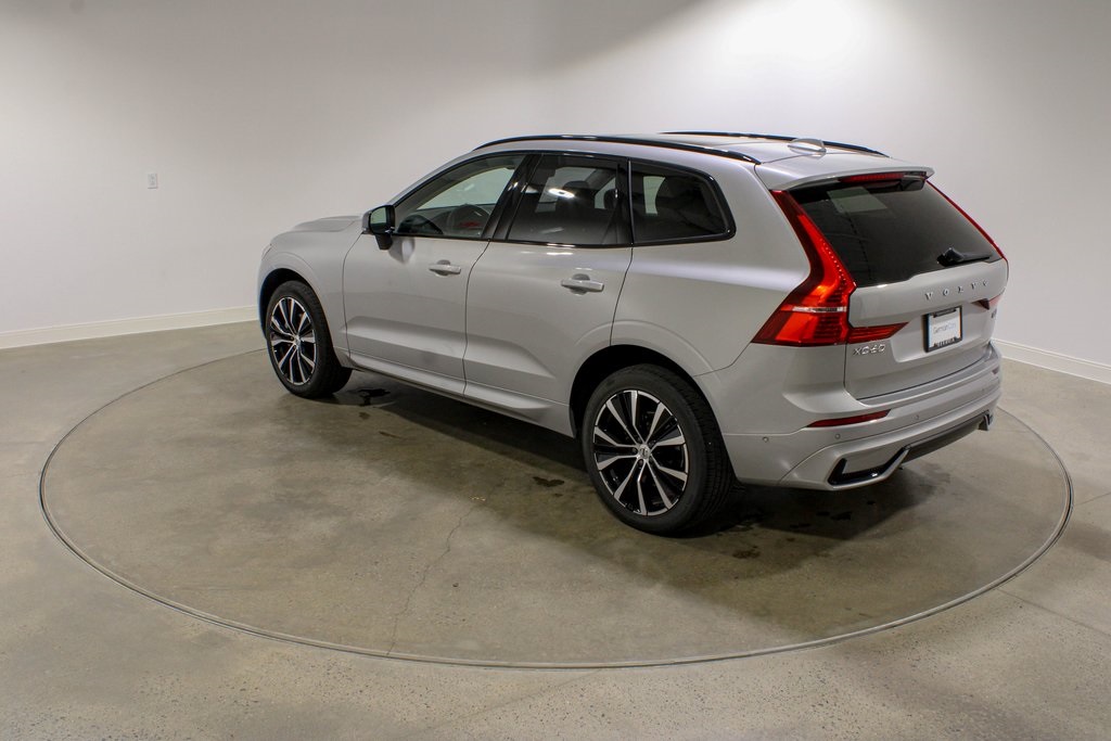 2025 Volvo XC60 B5 Plus photo 3