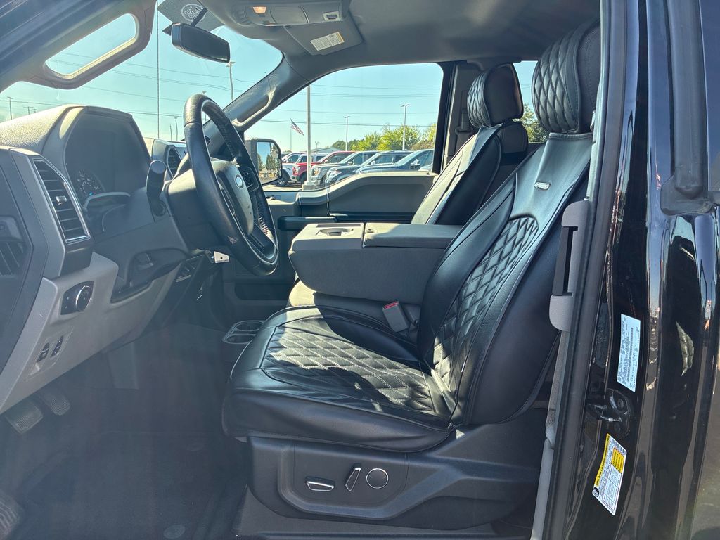 2017 Ford F-150 XLT photo 9