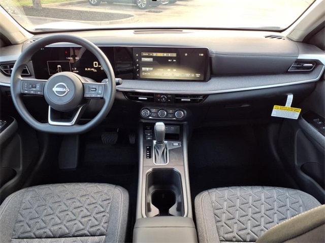 2025 Nissan Kicks SV photo 3