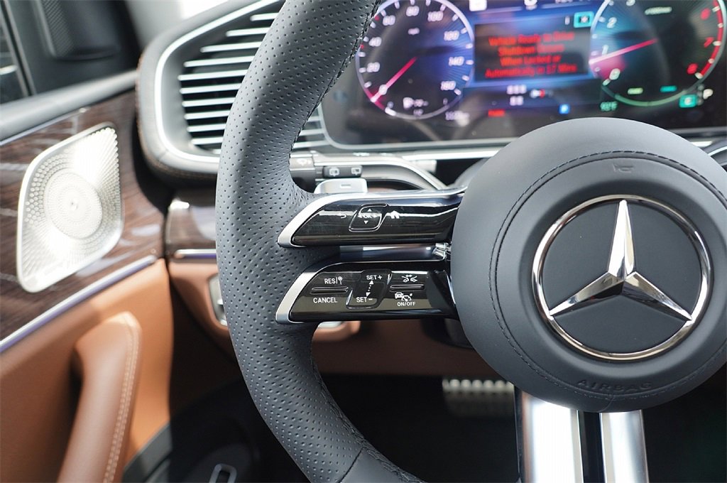 2025 Mercedes Benz GLS 450 4MATIC photo 8