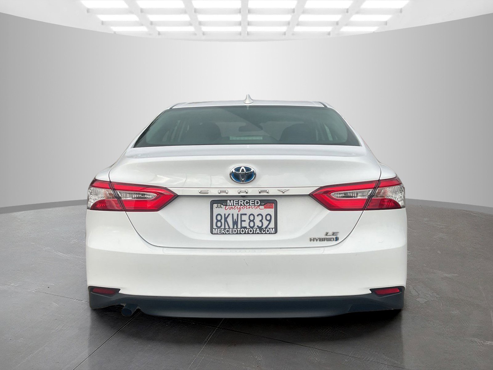 2019 Toyota Camry Hybrid LE photo 4