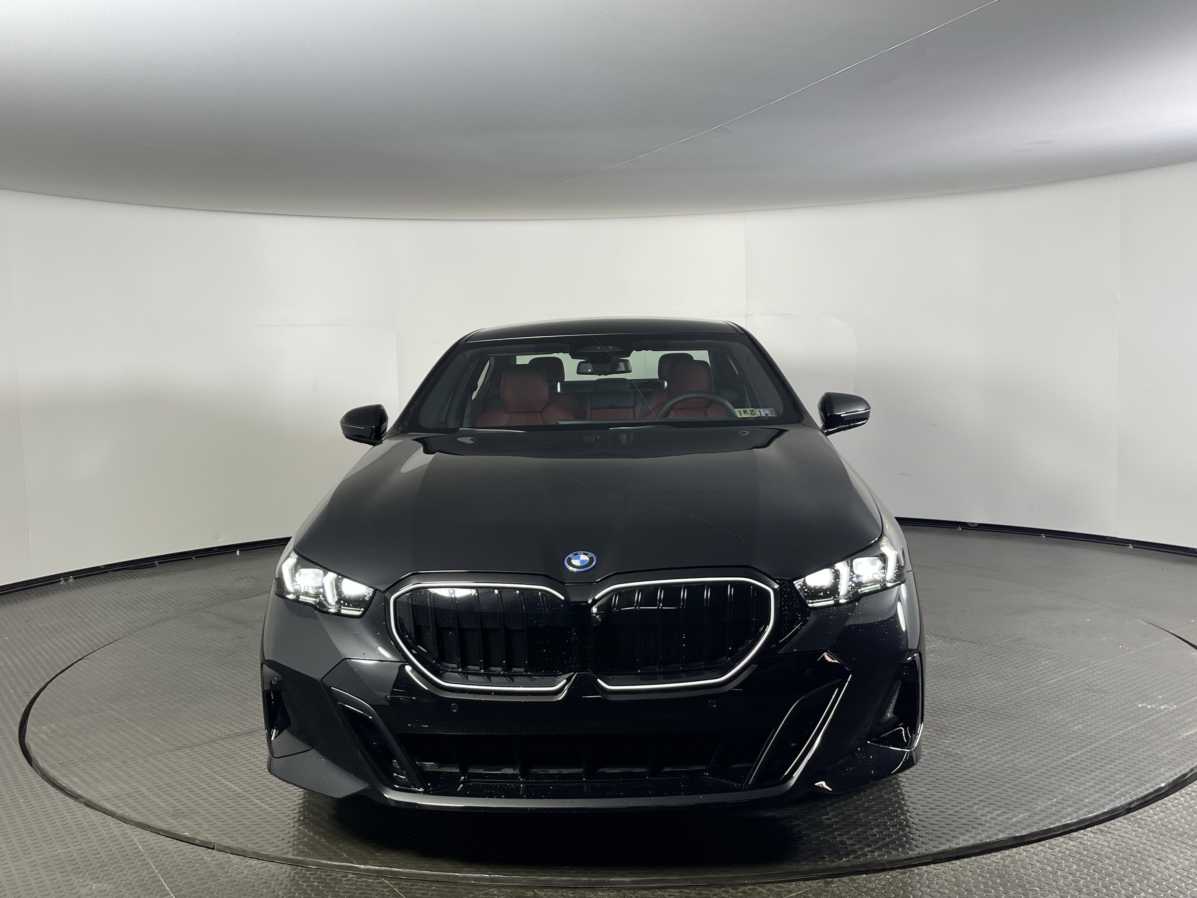 2026 Bmw 550e 550e xDrive photo 2