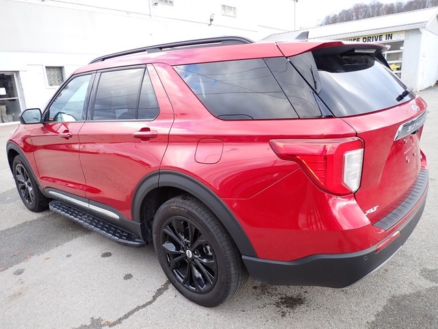 2023 Ford Explorer XLT photo 3