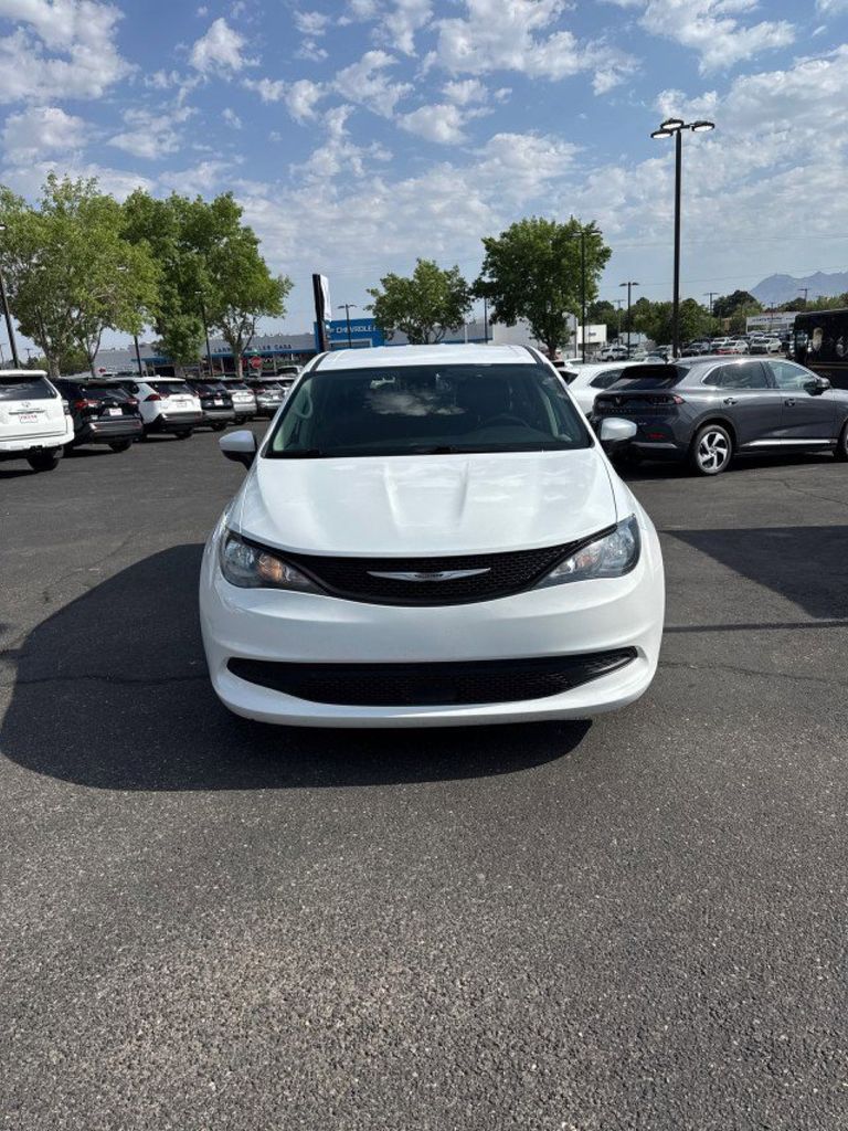 2023 Chrysler Voyager LX photo 10