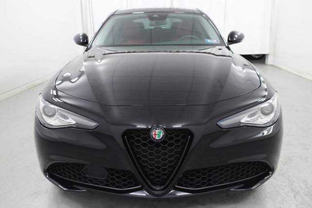 2021 Alfa Romeo Giulia photo 4