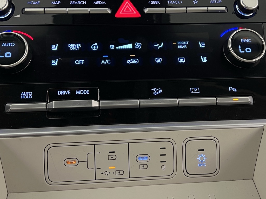 2024 Hyundai Santa Fe Limited photo 17