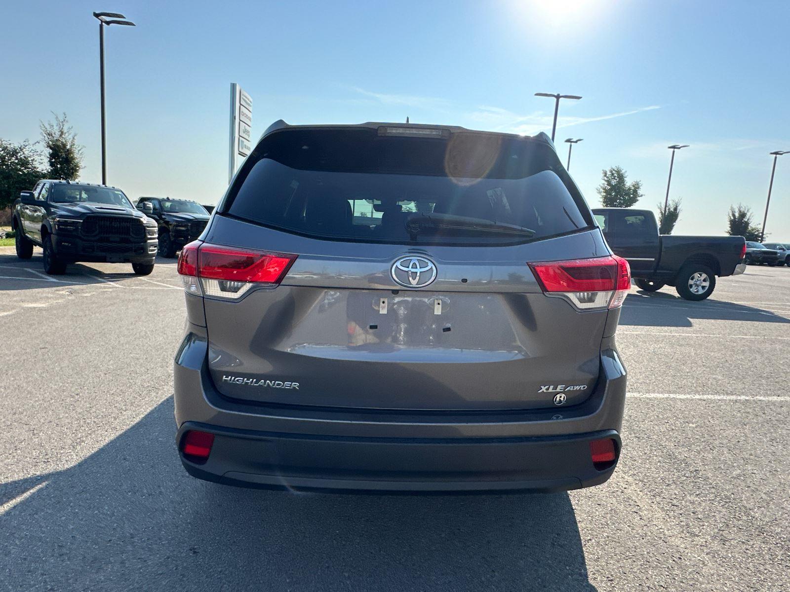 2018 Toyota Highlander XLE photo 2