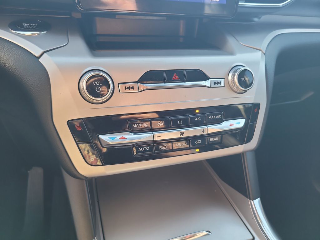 2022 Ford Explorer XLT photo 19
