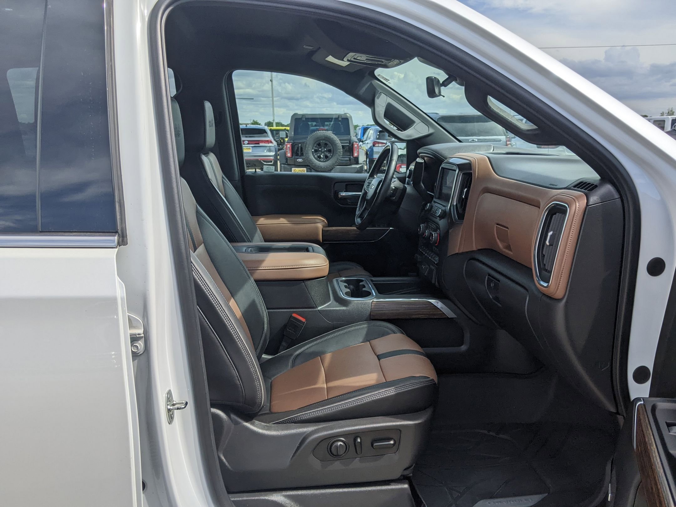 2021 Chevrolet Silverado 1500 High Country photo 20