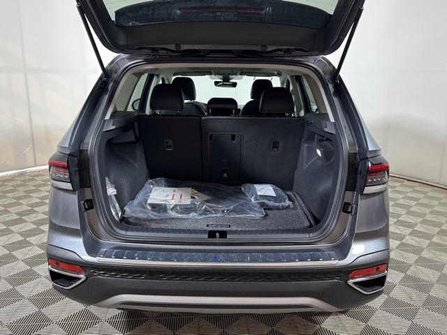 2025 Volkswagen Taos SEL photo 12