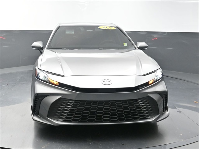 2025 Toyota Camry SE photo 2