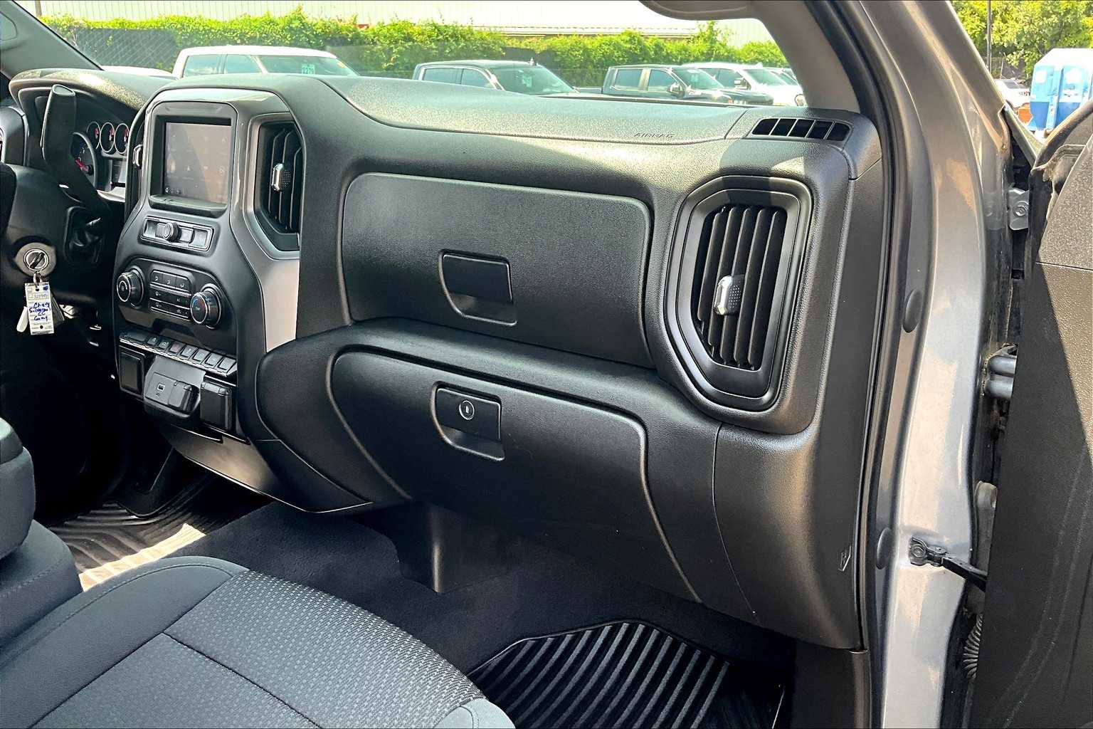 2020 Chevrolet Silverado 1500 Custom photo 17