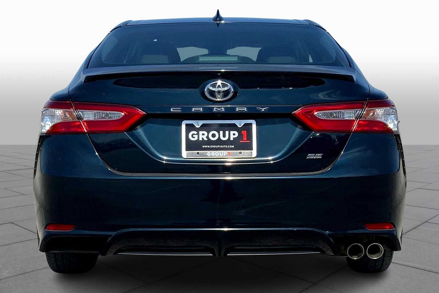 2020 Toyota Camry SE photo 4