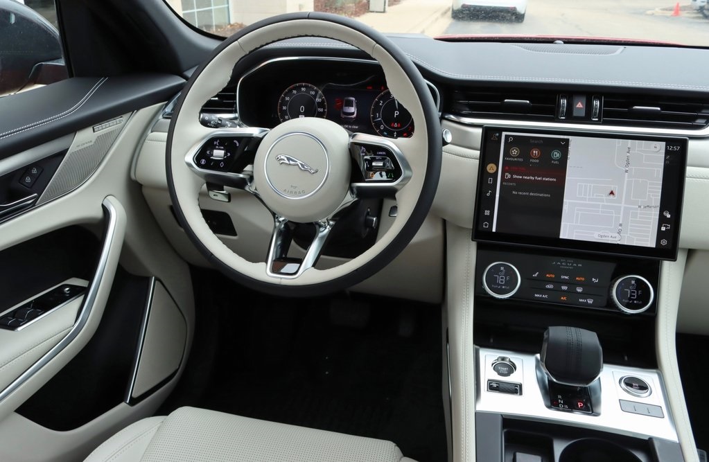 2026 JAGUAR F-PACE - Image 15