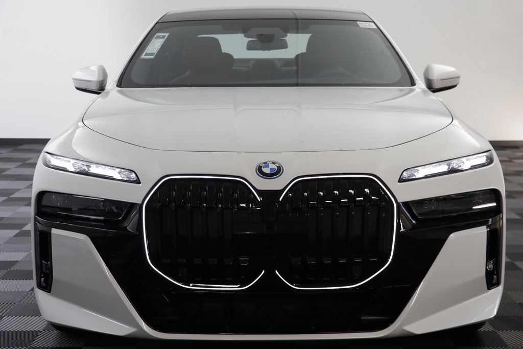 2026 Bmw 750e photo 22