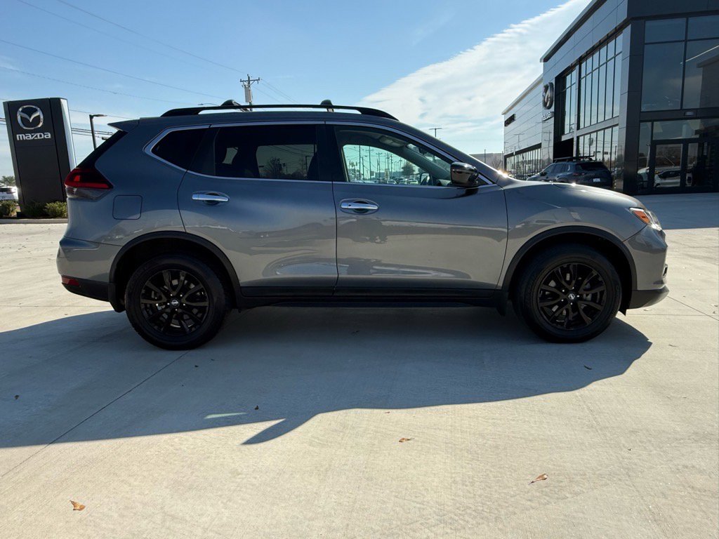2018 Nissan Rogue SV photo 4