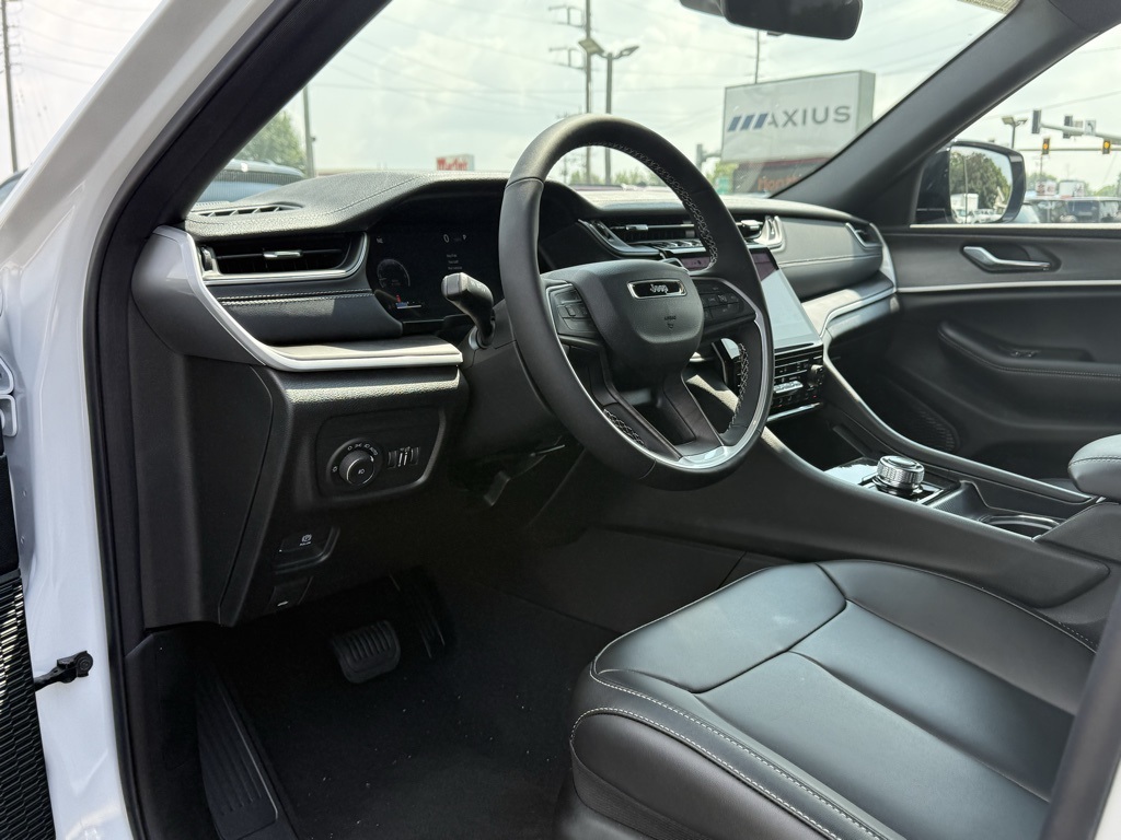 2025 Jeep Grand Cherokee Limited photo 14