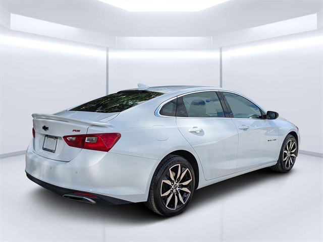 2022 Chevrolet Malibu RS photo 3