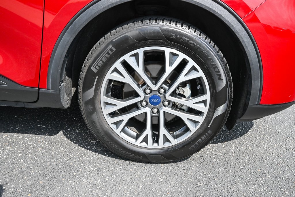 2020 Ford Escape SEL photo 9