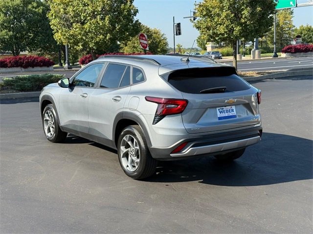 2024 Chevrolet Trax LT photo 2
