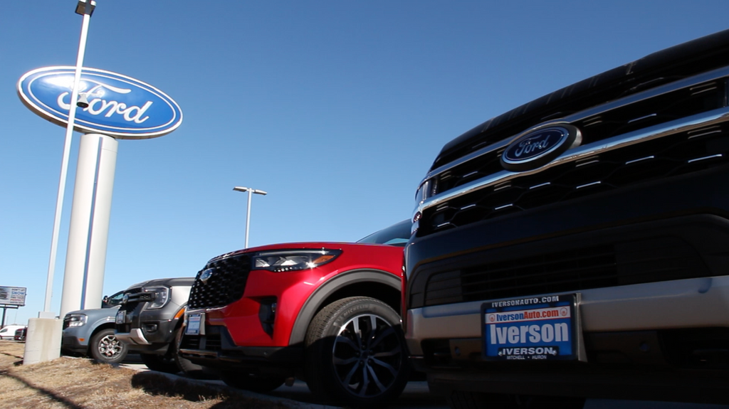 2022 Ford Escape S photo 2