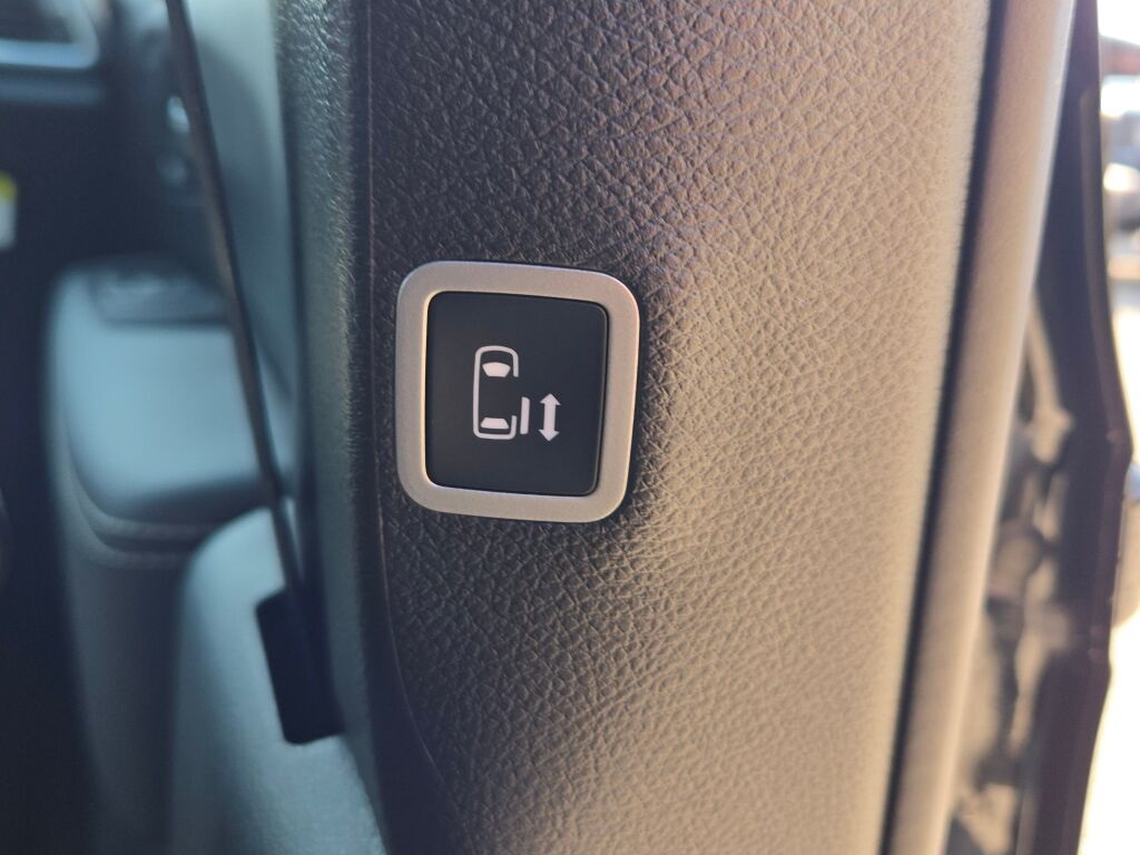 2026 Chrysler Pacifica photo 9