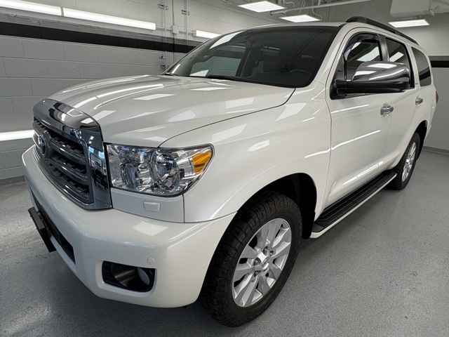 2016 Toyota Sequoia Platinum's photo