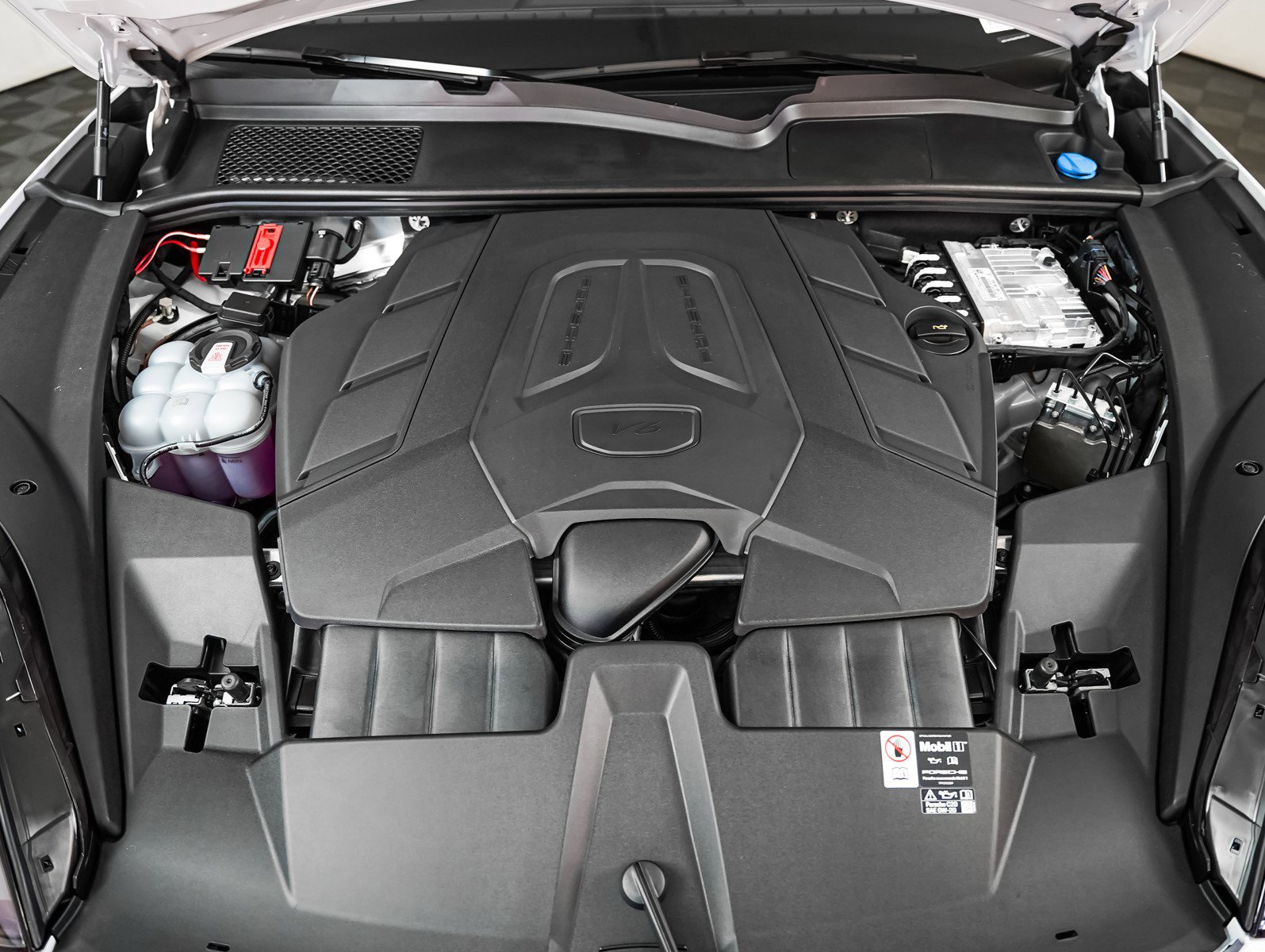2026 Porsche Cayenne photo 13
