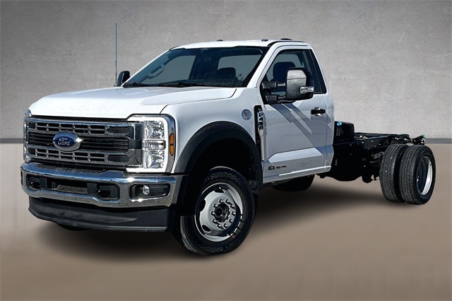 2026 Ford F-450 Super Duty Chassis Cab XL's photo