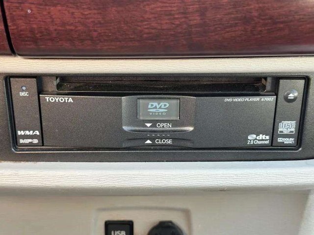2011 Toyota Sienna Limited photo 27