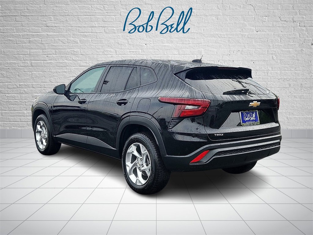 2024 Chevrolet Trax LS photo 3