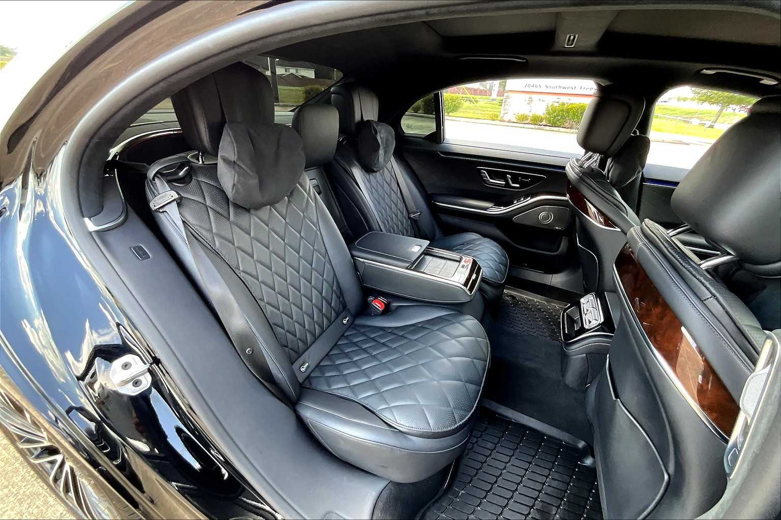 2024 Mercedes Benz S 580e photo 19