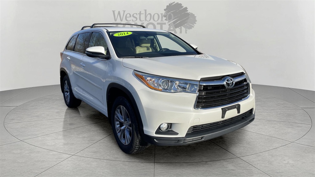 2014 Toyota Highlander LE Plus's photo