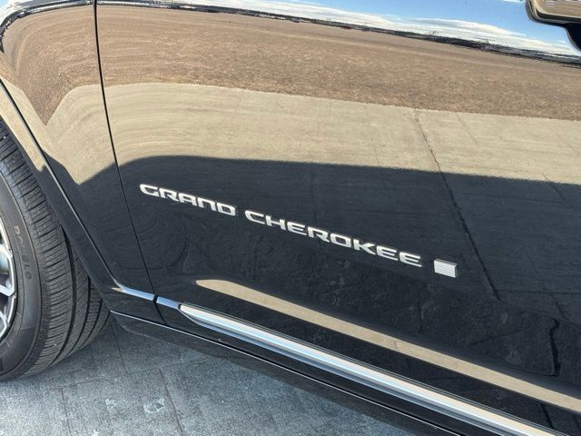 2021 Jeep Grand Cherokee L Summit Reserve photo 3