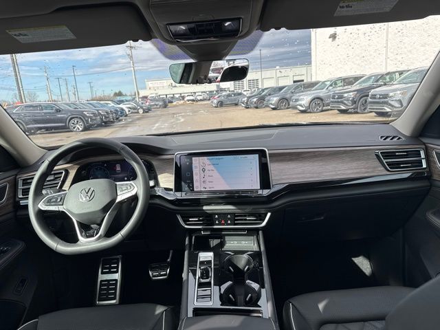 2025 Volkswagen Atlas SEL Premium R-Line photo 8