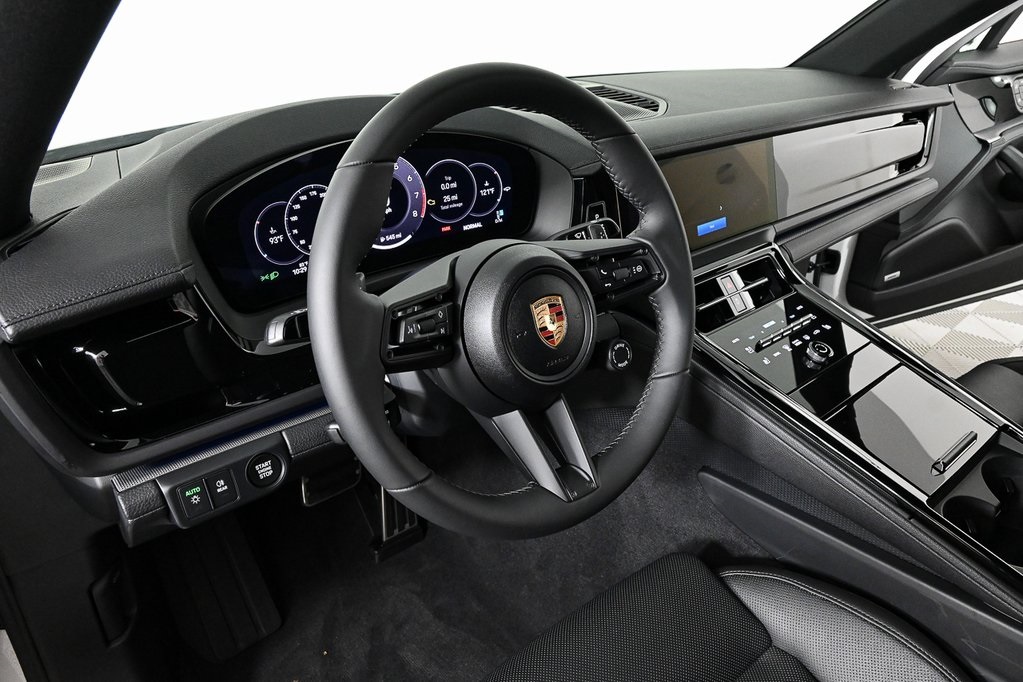2025 Porsche Panamera 4 photo 4