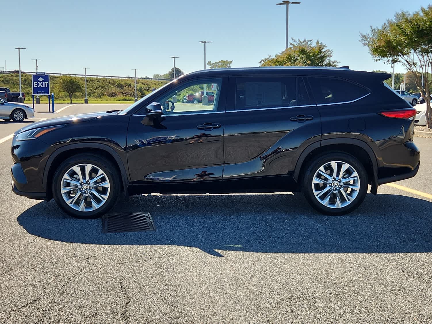 2023 Toyota Highlander Limited photo 4
