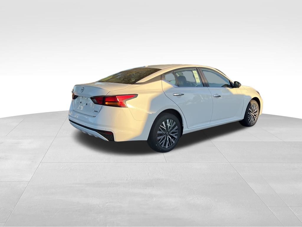 2025 Nissan Altima SV photo 4