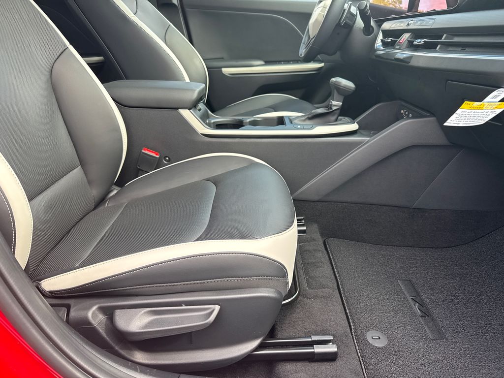 2025 Kia K4 GT-Line Turbo photo 13