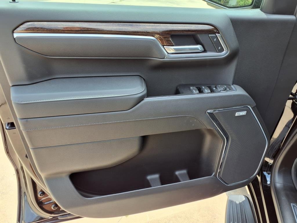New 2025 Onyx Black GMC Elevation image 14